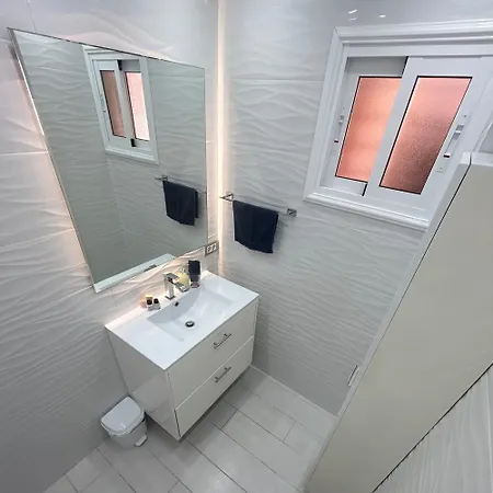 Stunning 2 Bedroom In Cristianos K203 Апартаменты Лос Кристианос