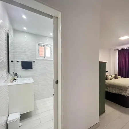 Stunning 2 Bedroom In Cristianos K203 アパート ロスクリスティアーノス